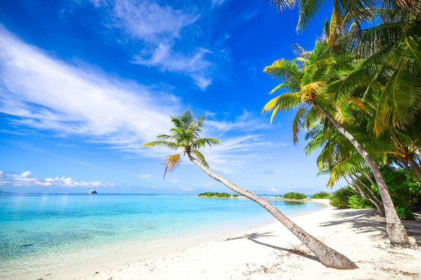 How can visitors find the best UK travel discounts and offers?